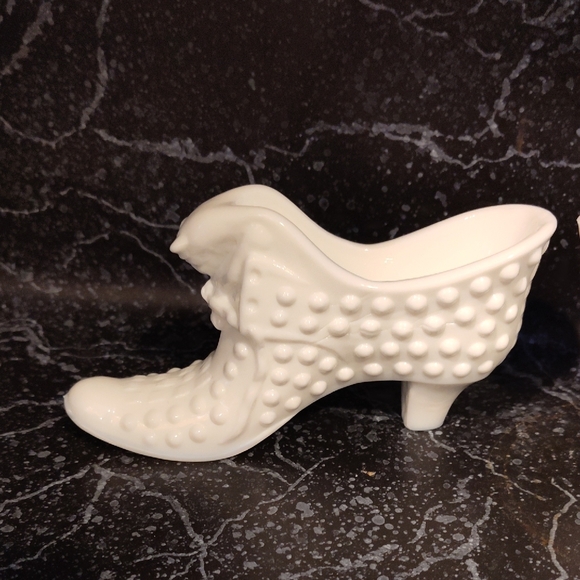 2 Fenton Shoe Slippers Daisy And Button And Cat Hobnail Patterns Milk - Picture 3 of 7